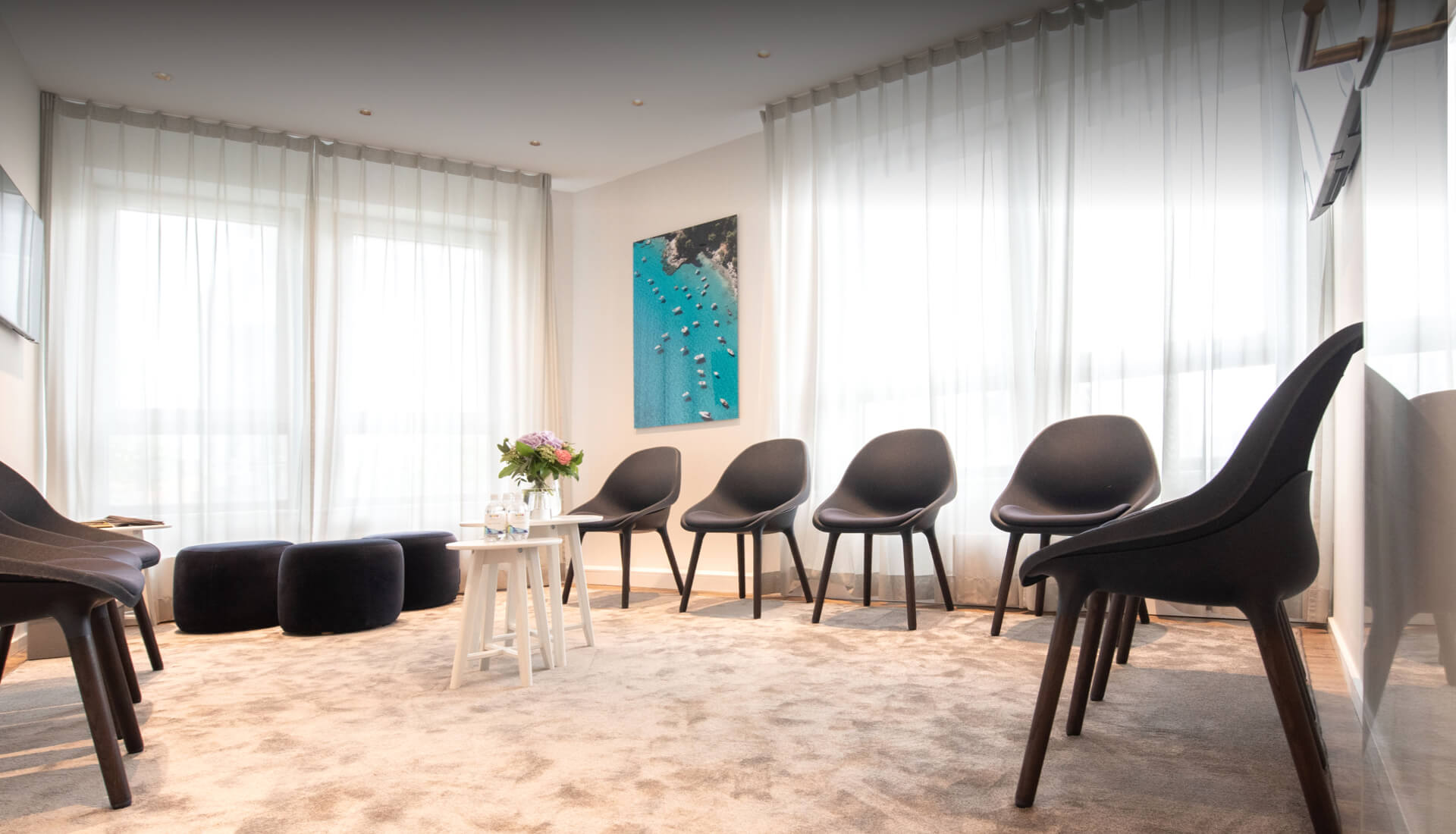 BEI ADENTICS |Warteraum unsere  Praxis 