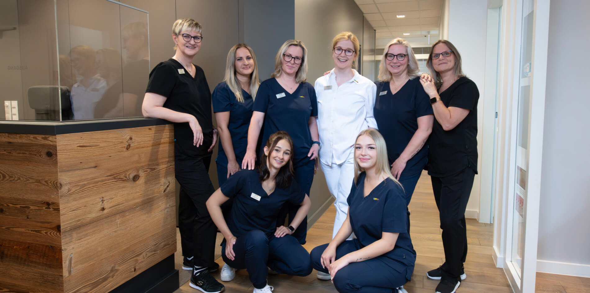 Das Team der Praxis ADENTICS Schulzendorf am Empfang
