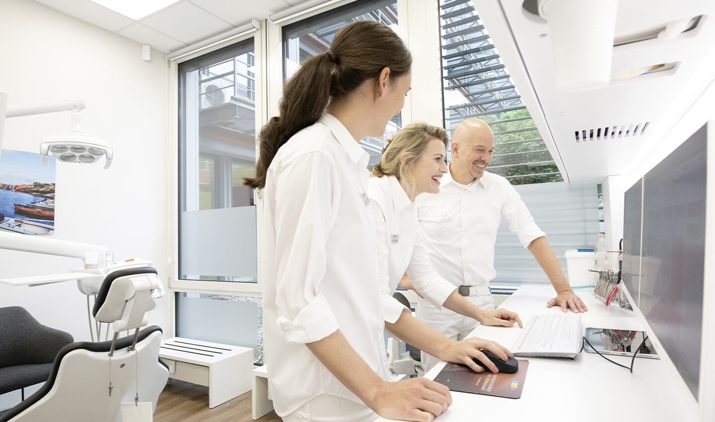 Besprechung Kieferorthopäden Dr. Nastasia Forsting, Dr. Luisa Bacigalupo und Dr. Ralf Müller-Hartwich