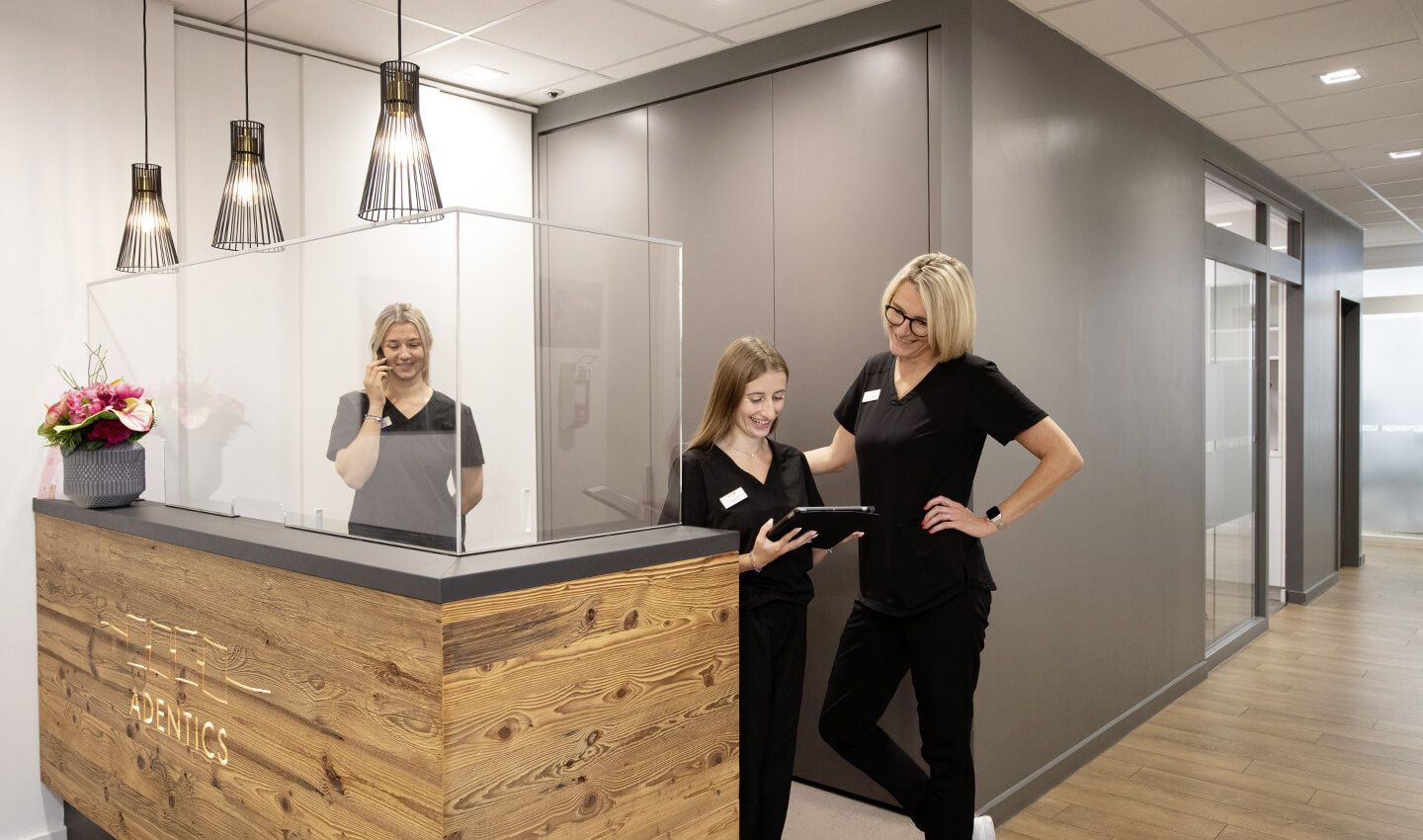 ADENTICS Teltow Rezeption