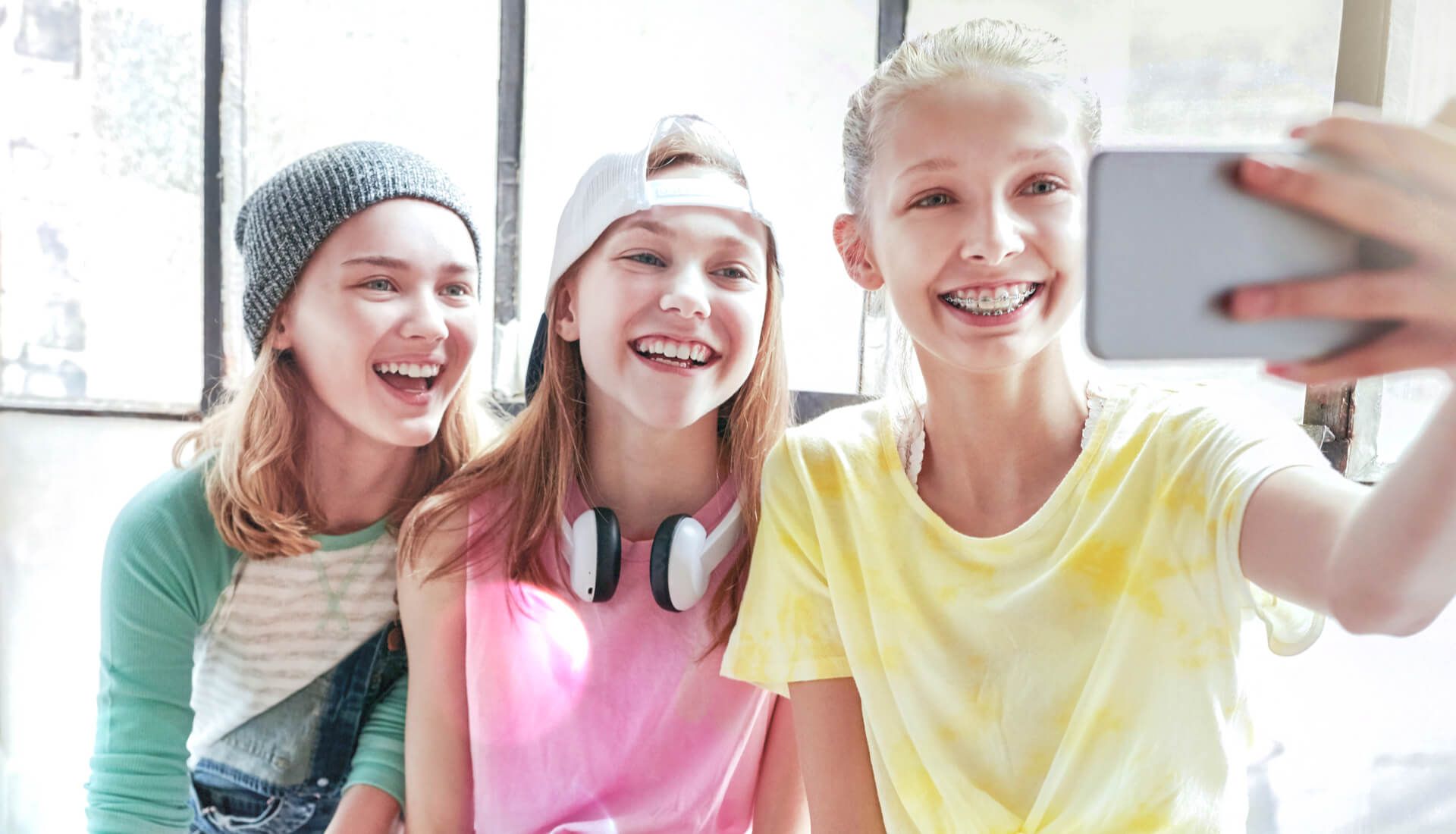 BEI ADENTICS in Berlin|Feste Zahnspange für Kids