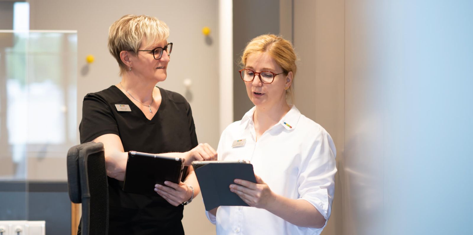 Kieferorthopädin Anna Ast und Praxismanagerin Kathrin Türk ADENTICS in Schulzendorf