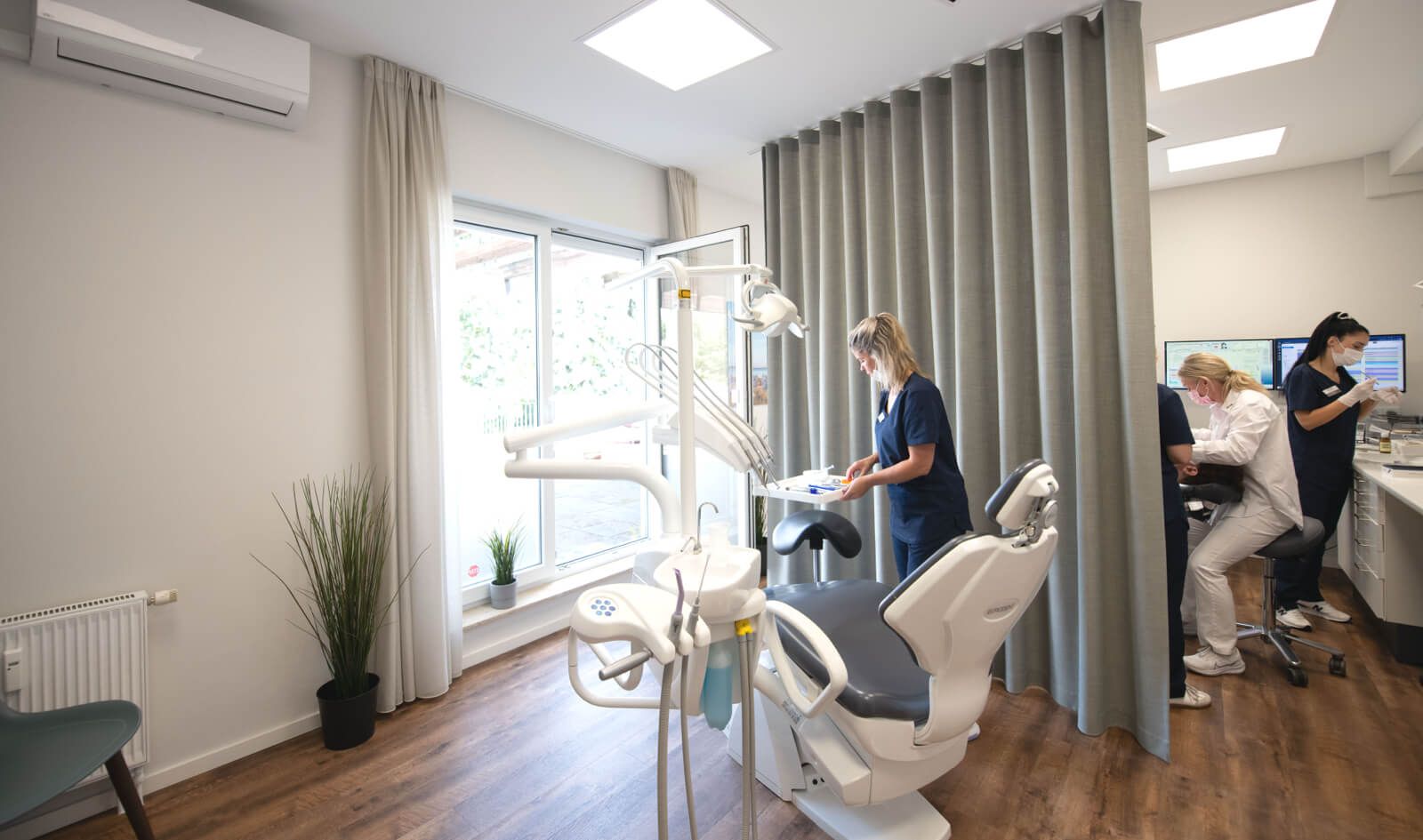 Kieferorthopädin Dr. Bernadette Pylla- Konzentrierte Behandlung in Karow