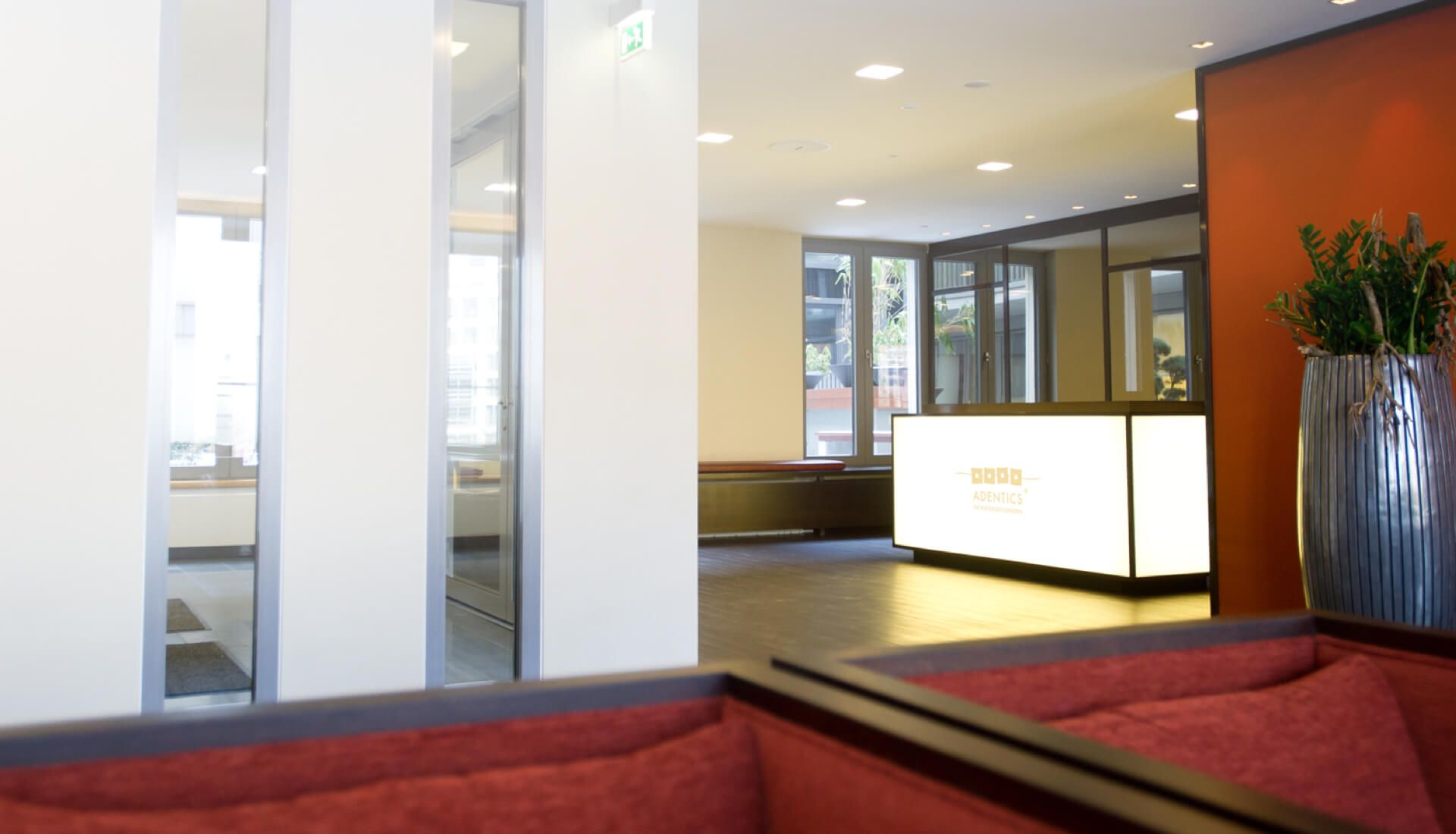 Mit freude bei der Arbeit - Jobs bei ADENTICS ACADEMY