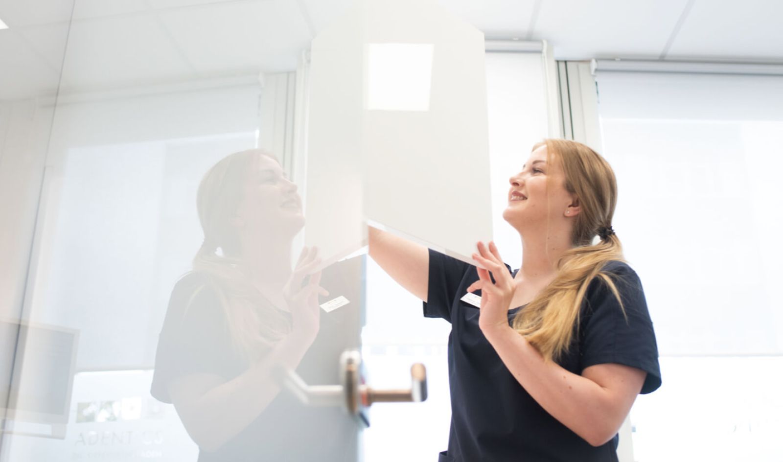 Kieferorthopäsische Assistenz im Behandlungszimmer 
