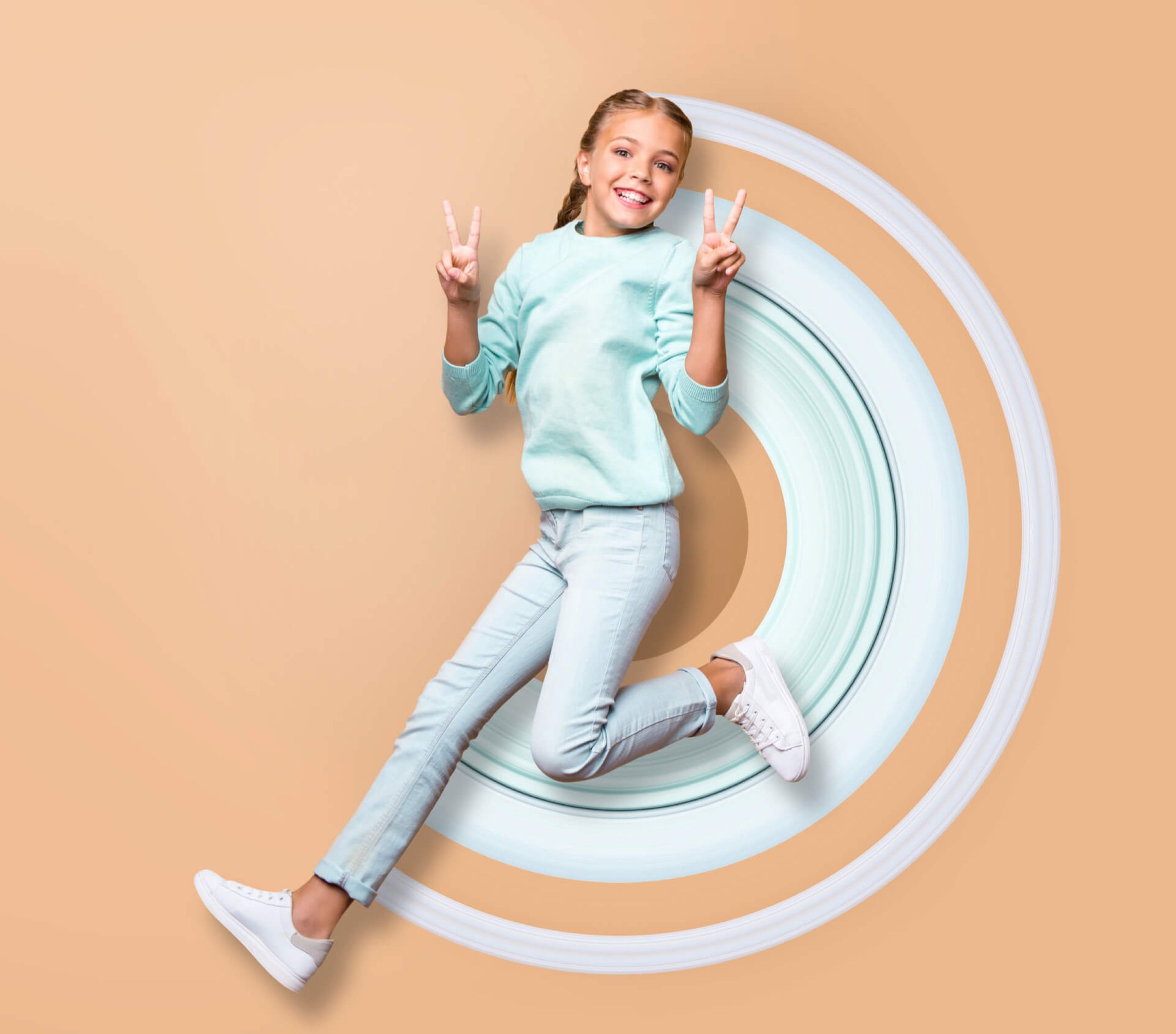 Ab 6–10 Jahren kann mit Invisalign First Platz für neue Zähne geschaffen werden, um Zahnfehlstellungen zu korrigieren