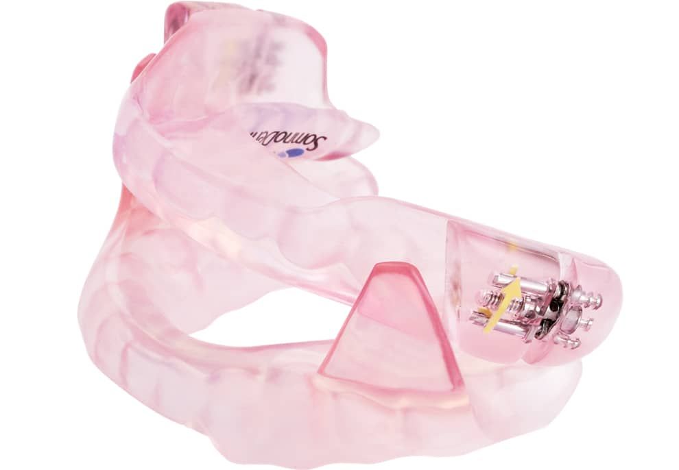 Bei ADENTICS in Berlin | Schnarchschiene: Diese Schiene ist herausnehmbar und wird wie eine Spange zum Schlafen in den Mund eingesetzt.